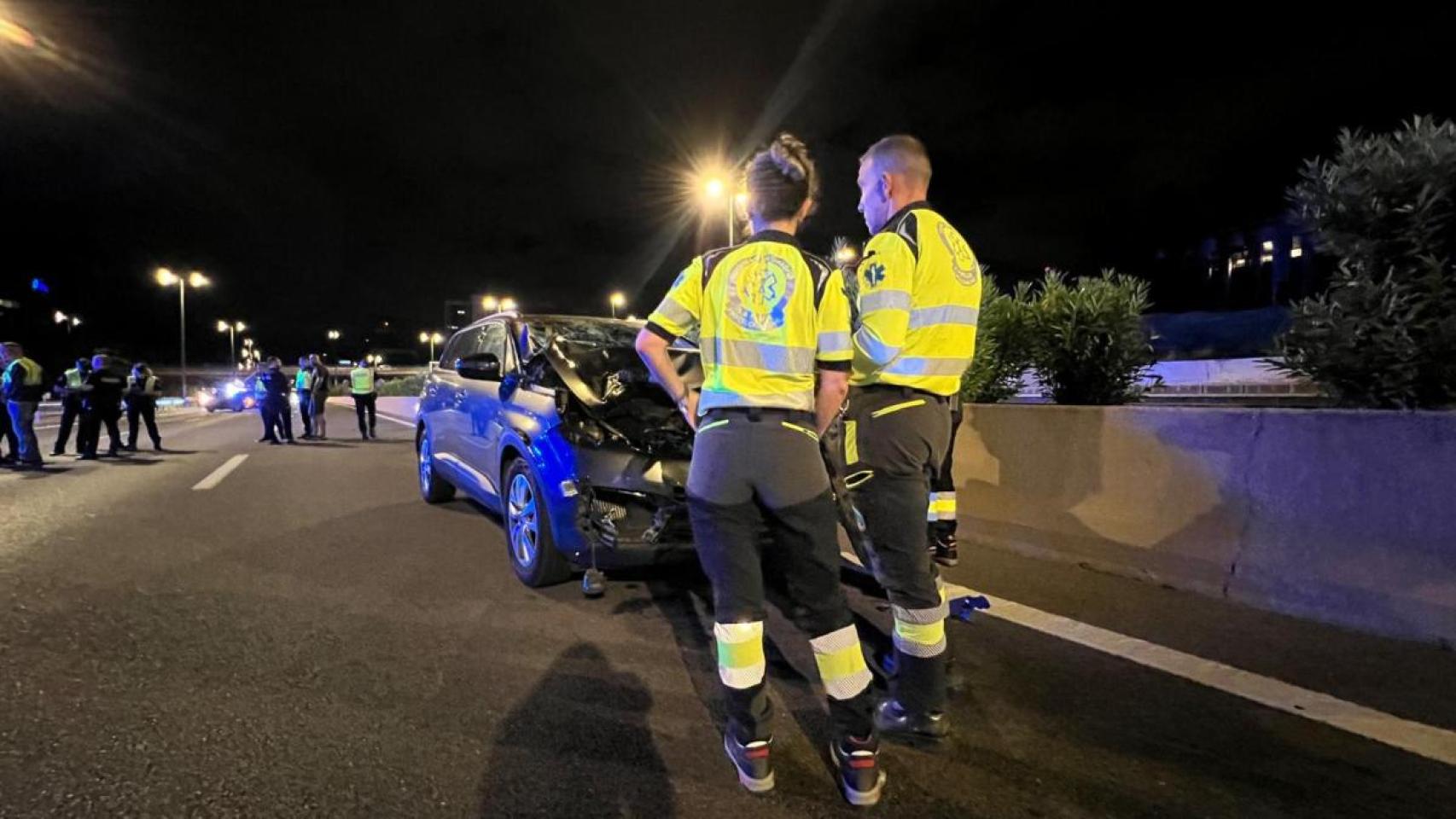 Efectivos del Samur-PC en el lugar del accidente de la M-30.