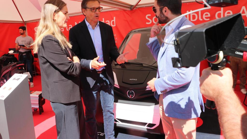 La secretaria de Estado en el stand de la compañía Silence, de Acciona.