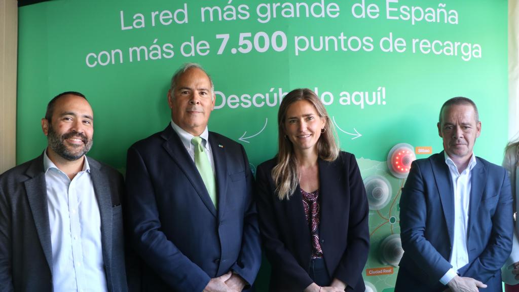 De izquierda a derecha, Jorge Muñoz y Mario Ruiz-Tagle (ambos de Iberdrola), Sara Aagesen y Adriano Moves (AEDIVE).