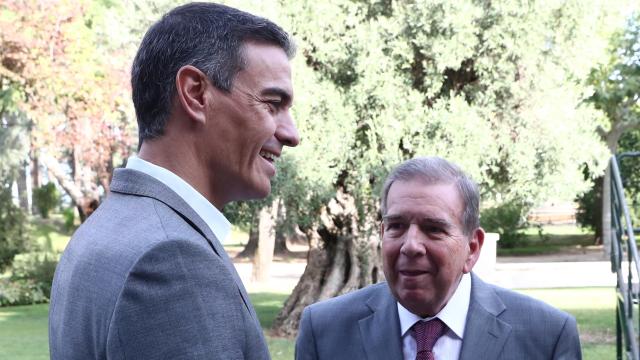 Edmundo González y Pedro Sánchez, reunidos ayer en la Moncloa.