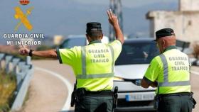 Imagen de dos agentes de la Guardia Civil de Tráfico