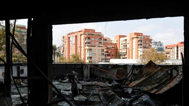 El interior de una de las viviendas del edificio de Campanar incendiado en febrero