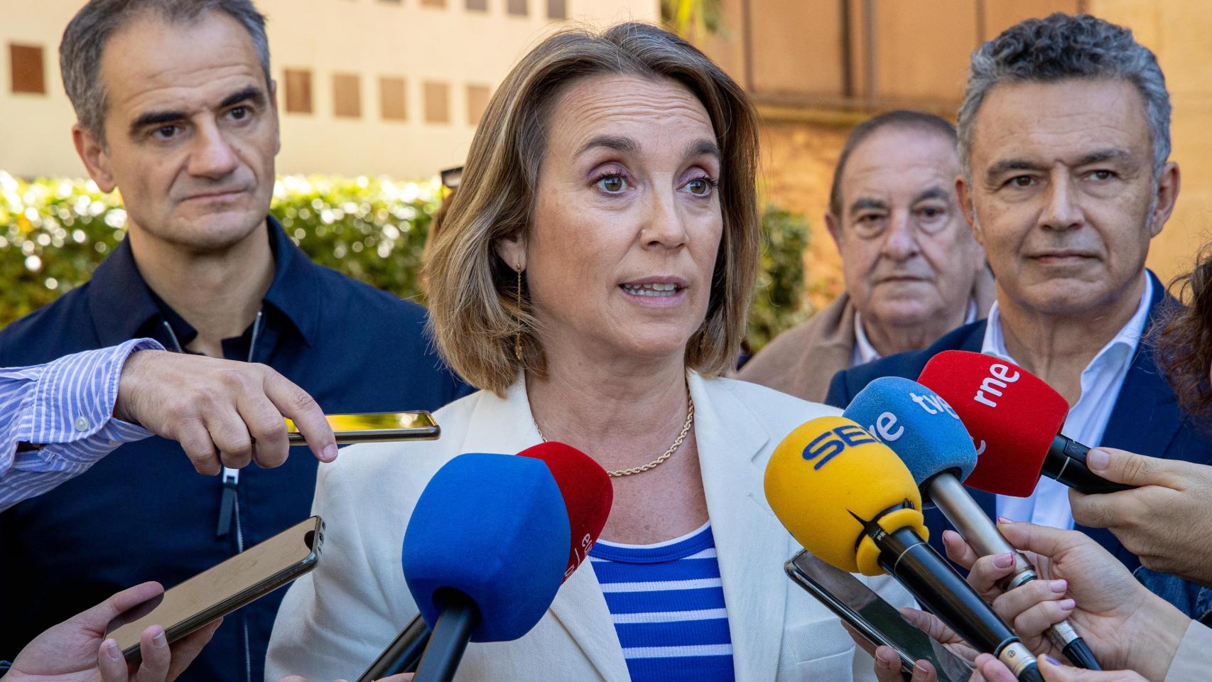 La secretaria general del PP, Cuca Gamarra, ante los medios en Logroño el 14 de septiembre de 2024