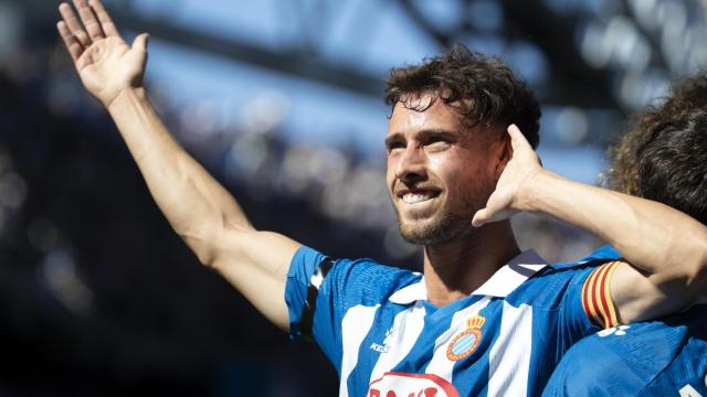 Puado celebra uno de sus goles ante el Alavés.