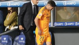 Brahim Díaz se retira lesionado del terreno de juego ante la Real Sociedad.