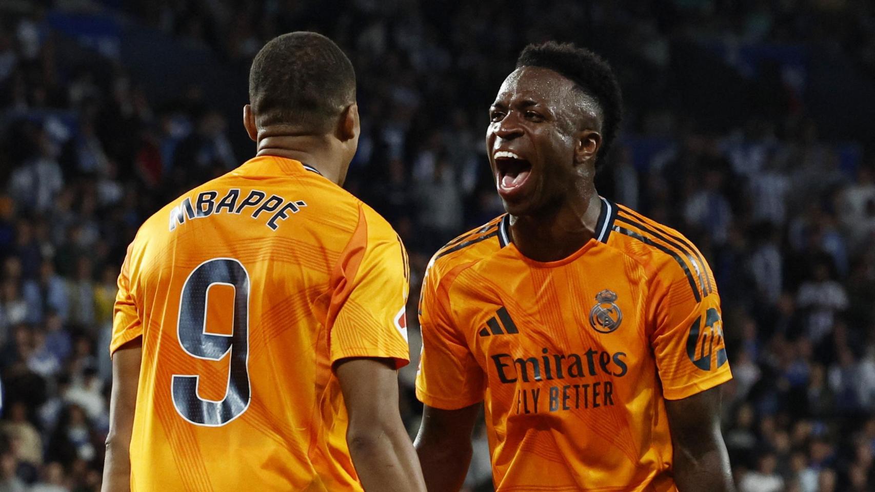 Vinicius y Mbappé celebran el gol del delantero francés.