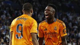 Vinicius y Mbappé celebran el gol del delantero francés.