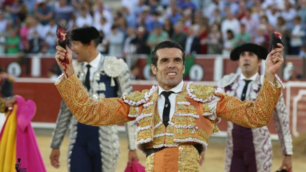 Emilio de Justo triunfó este viernes en Albacete. Fotografía de '@Albacetetoros'.