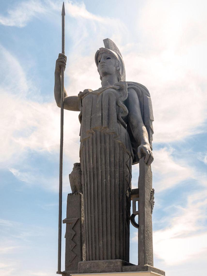 Estatua de Palas Atenea (o Minerva en la mitología romana) en la azotea del Palacio de Cibeles. Foto: Jonás Bel ©2024 Dirección General de Patrimonio Cultural, Ayuntamiento de Madrid