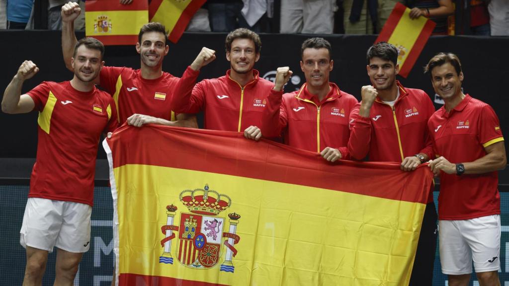 El equipo español de la Copa Davis celebra su triunfo sobre Australia.