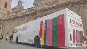 El Bibliobús en la plaza del Pilar, Zaragoza.