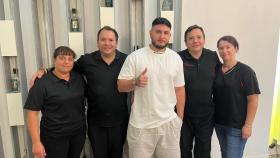 Omar Montes durante  su visita al Restaurante Guinaldo del barrio de San José de Salamanca.