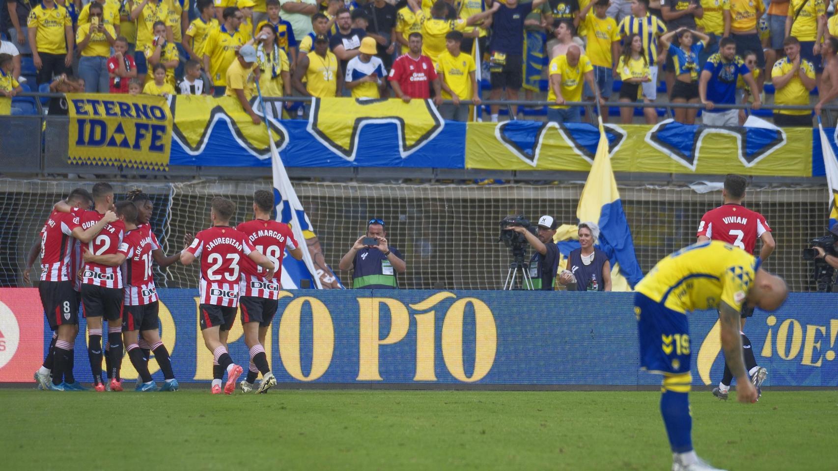 Los jugadores del Athletic celebran el gol de Nico Williams ante la UD Las Palmas.