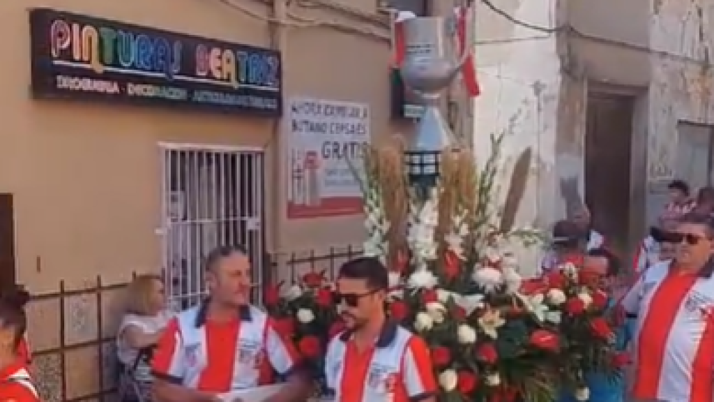 Procesión con la Copa del Rey en Minglanilla (Cuenca).