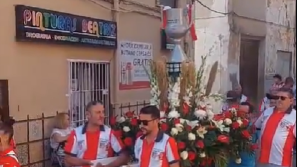 Procesión con la Copa del Rey en Minglanilla (Cuenca).