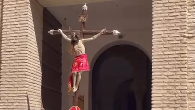 El Cristo del Calvario entra en la iglesia del Salvador de Toledo