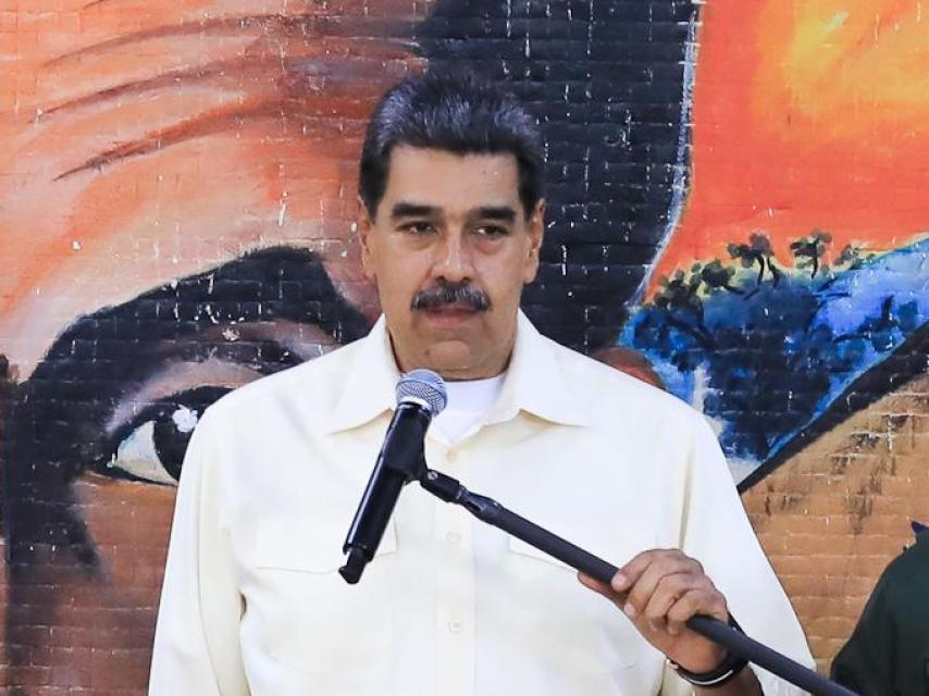 Nicolás Maduro, el viernes en una condecoración de cuatro militares sancionados por Estados Unidos por proclamar falsamente el triunfo del chavismo en las elecciones.