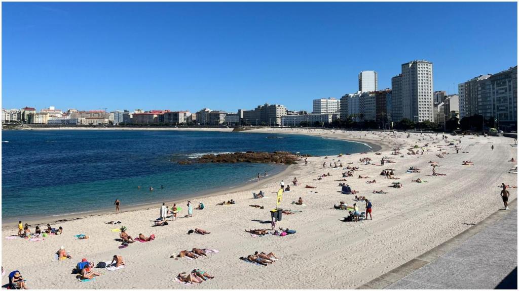 Muchas personas han disfrutado de las playas coruñesas este fin de semana