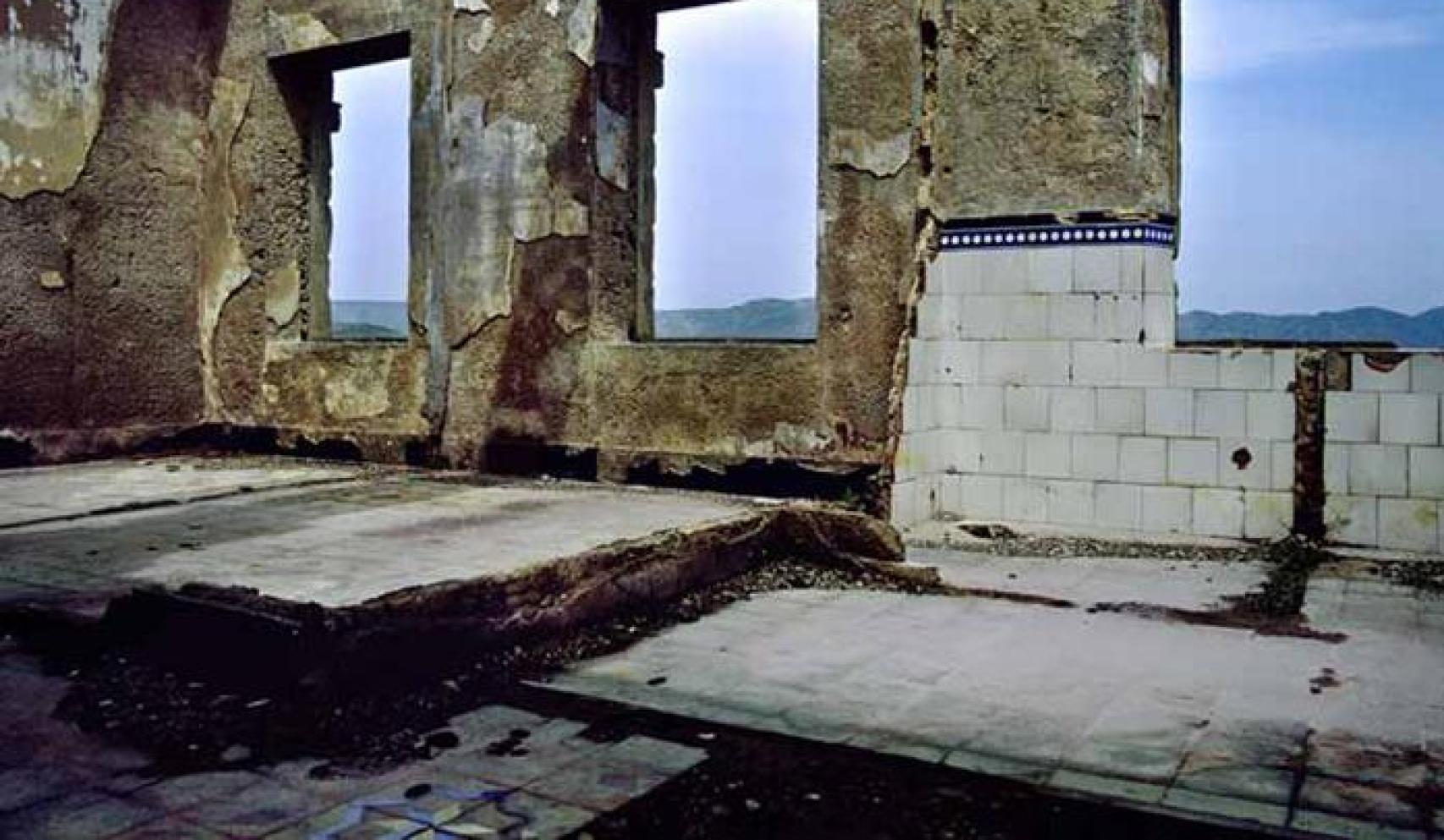 Rosell Meseguer: 'Batería de Cenizas. Metáforas de la Defensa', 2004. Foto: Rosell meseguer