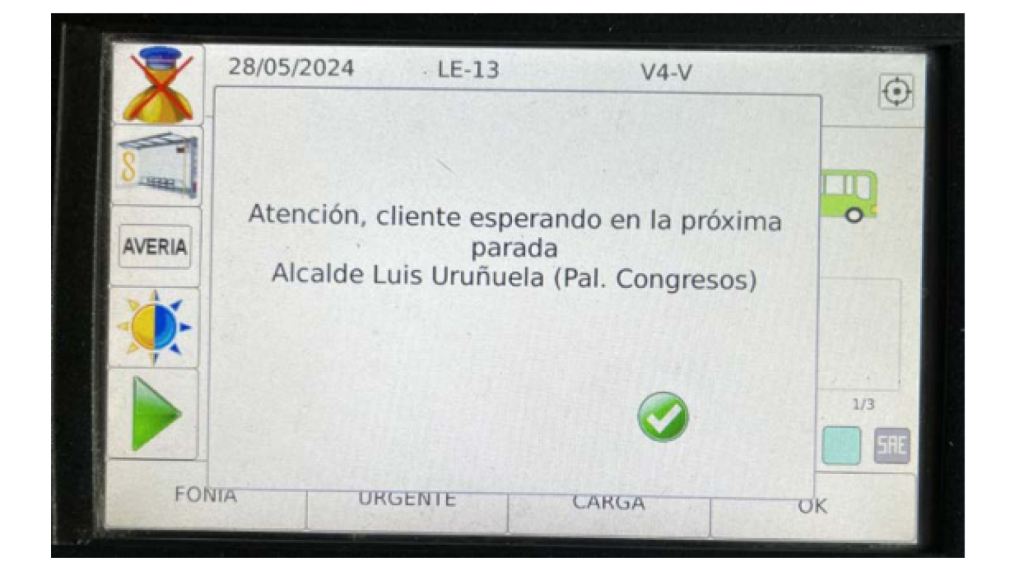 Mensaje que reciben los conductores de Tussam cuando hay personas invidentes en la parada.