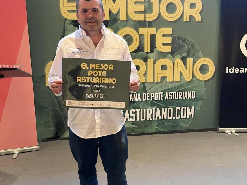 Jose Manuel, propietario premiado en una gala