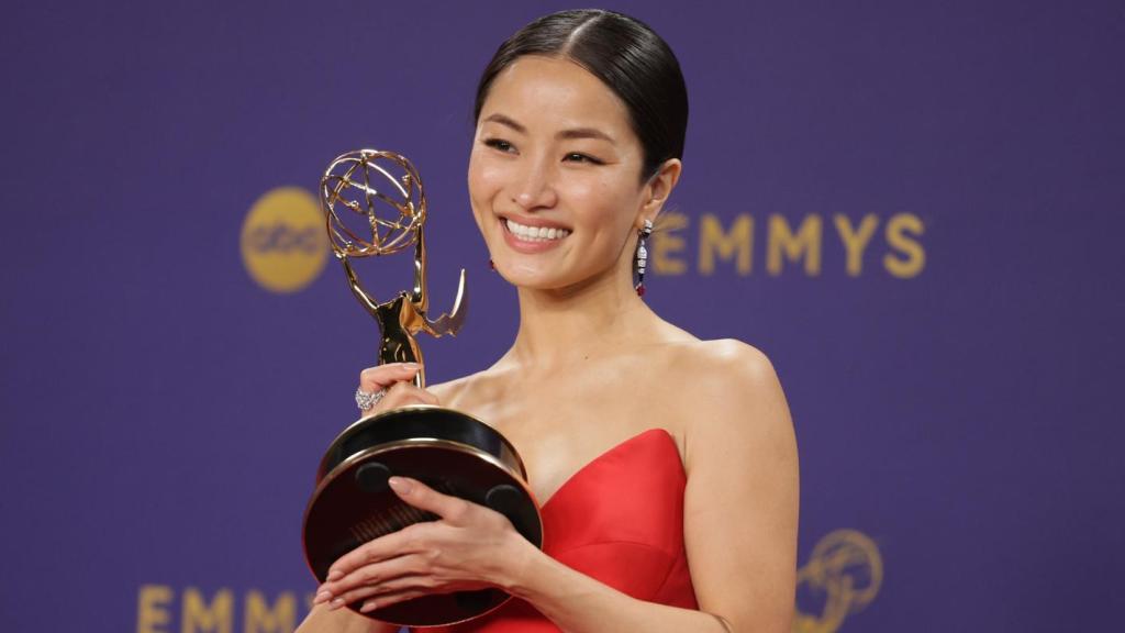 Anna Sawai, ganadora del Emmy a mejor actriz dramática.