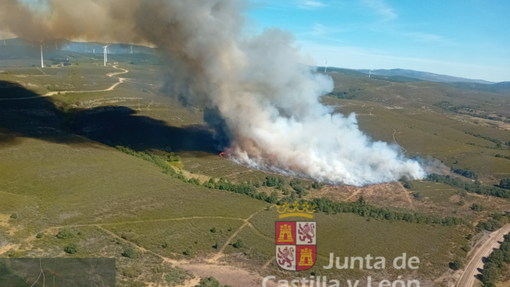 Imagen del incendio en la localidad de Brañuelas