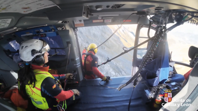 Así ha sido el rescate de un montanero de 73 en Peña Ubiña