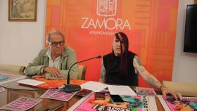 El concejal de Turismo de Zamora, Christoph Strieder, y el organizador del Transgress Fest, Juan Carlos Barrios, este lunes