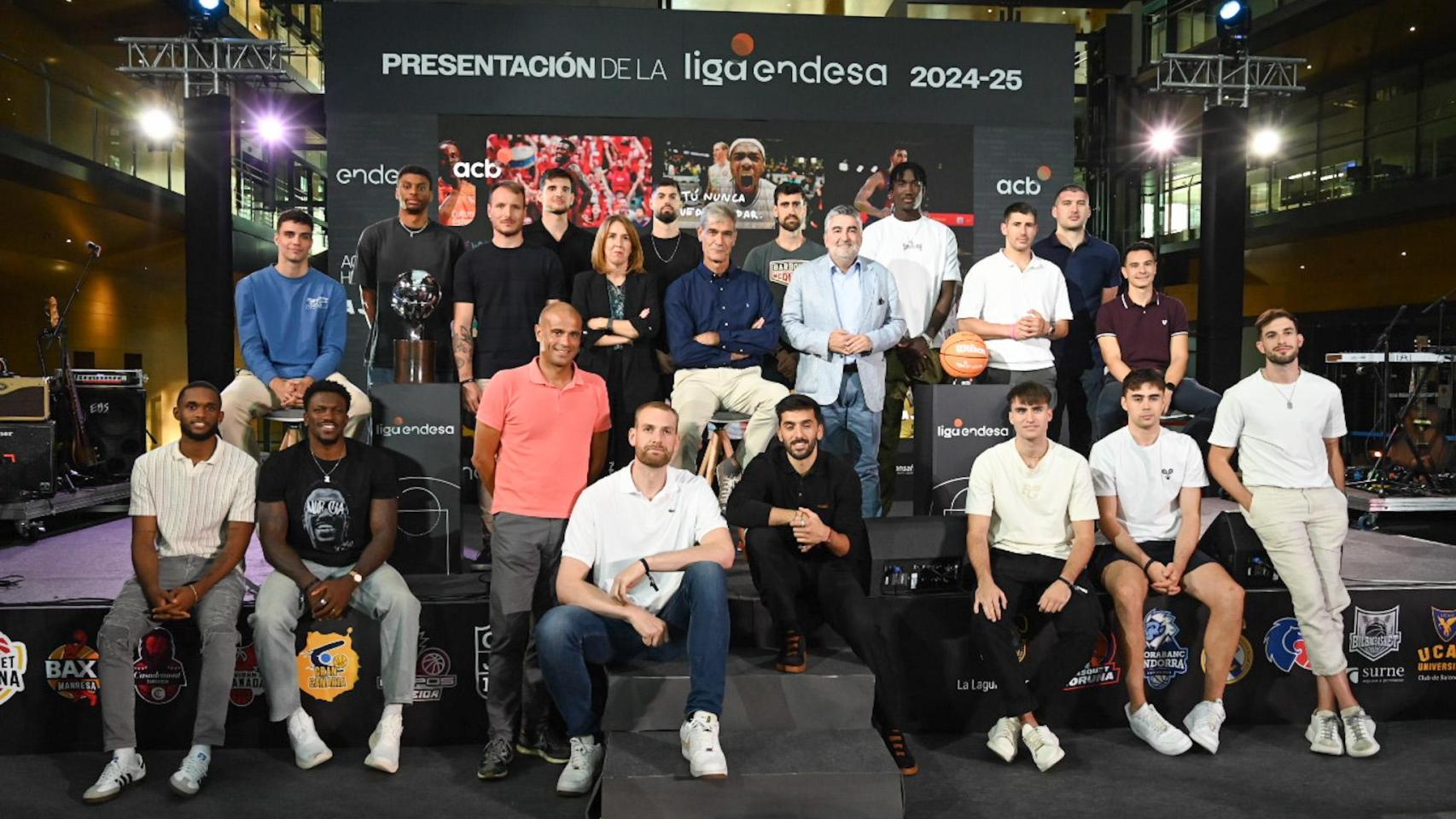 Fotografía de 'familia' durante la presentación de la nueva temporada de la Liga Endesa.