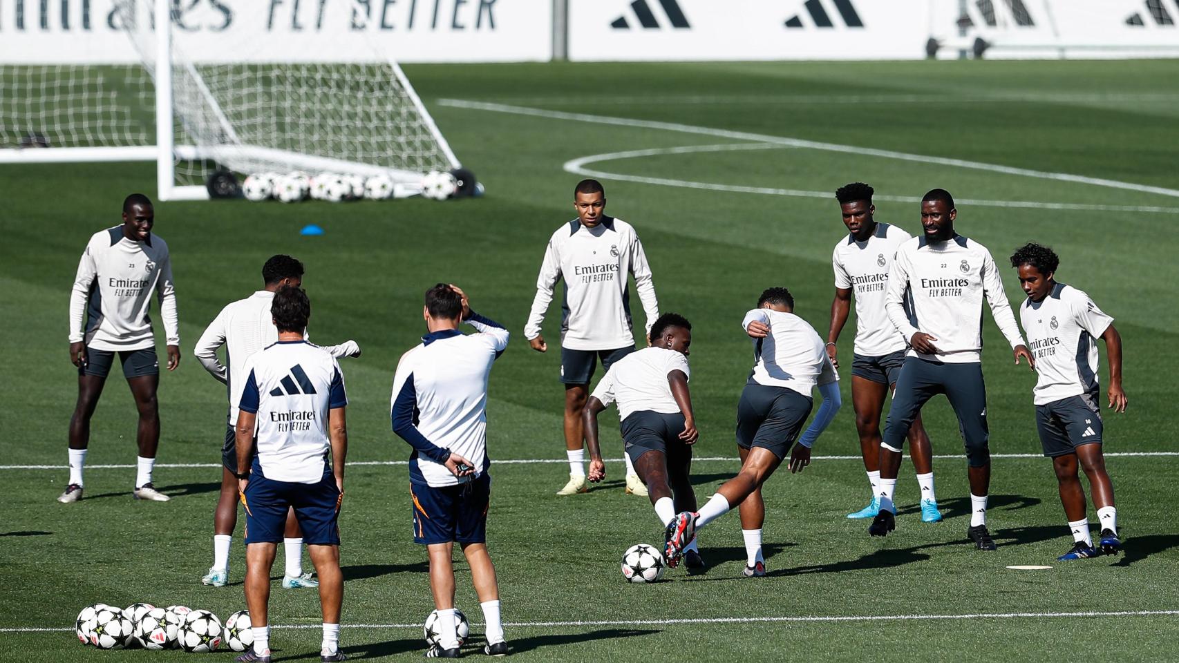 Los jugadores del Real Madrid se entrenan antes de su estreno en la Champions.