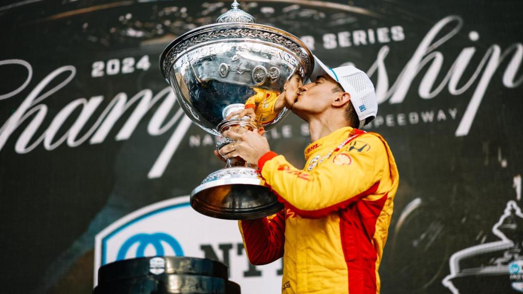 Alex Palou celebra su victoria en la IndyCar.