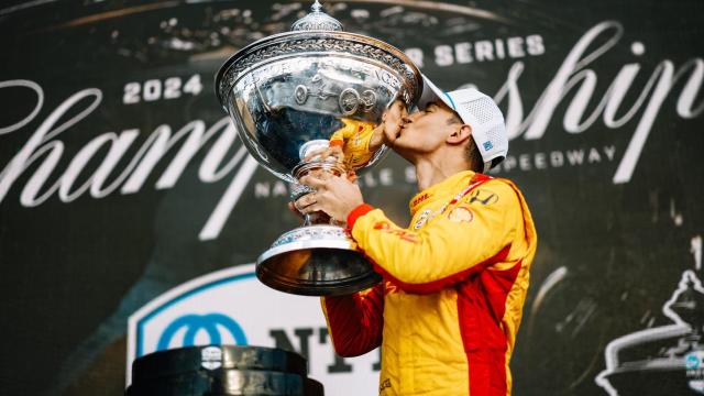 Alex Palou celebra su victoria en la IndyCar.