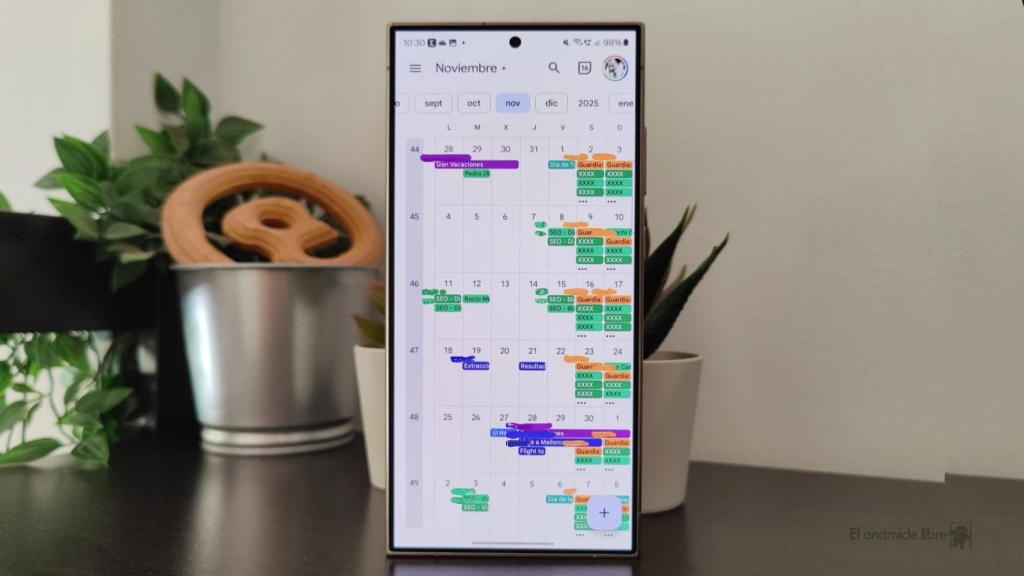 Móvil con aplicación de calendario