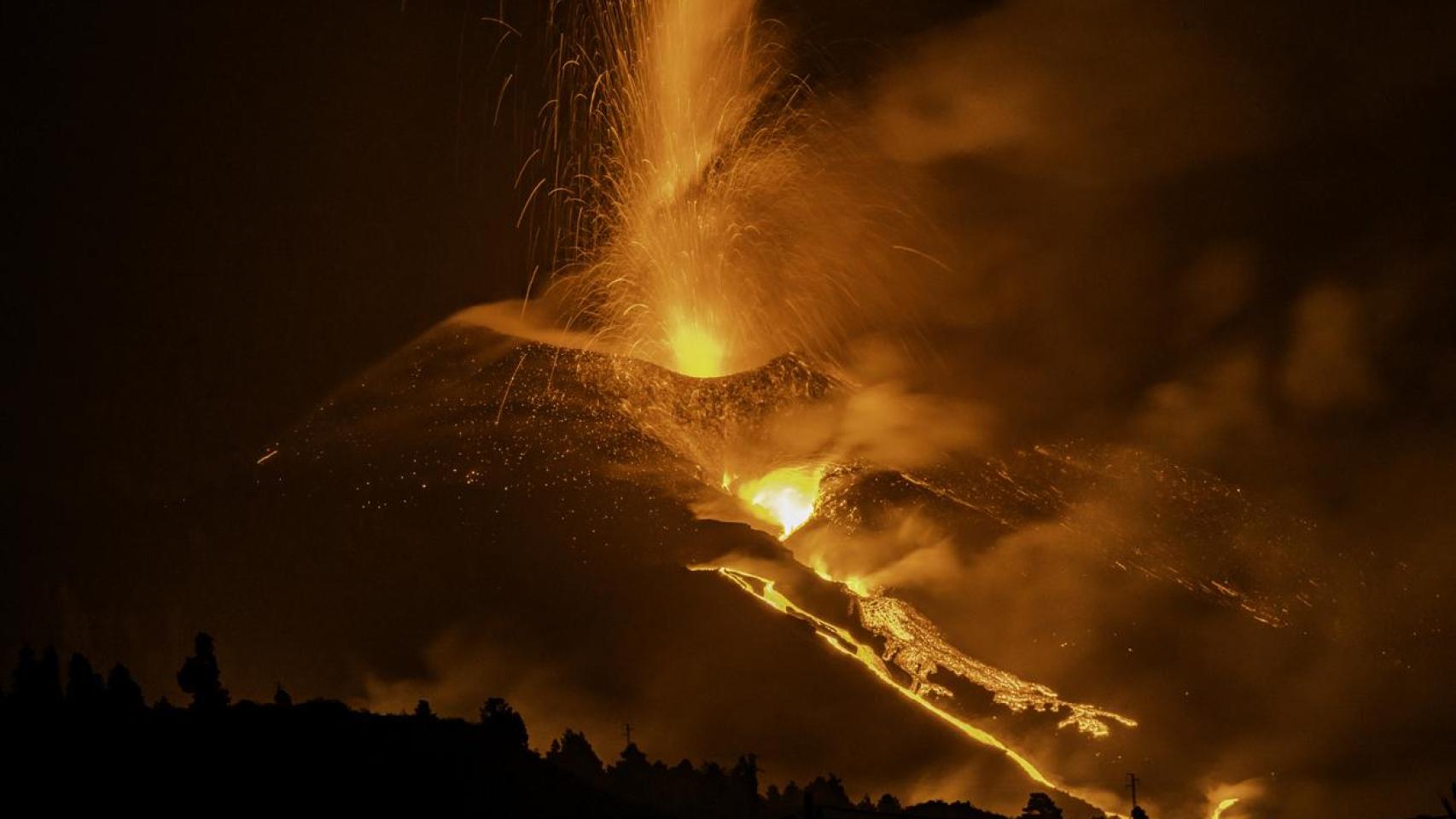 Volcán en erupción.