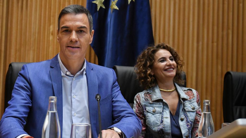 Pedro Sánchez y María Jesús Montero.