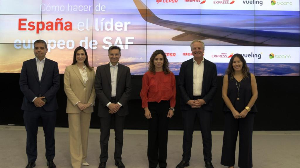 Foto de familia (De izda. a dcha.): Carlos Gómez, Carolina Martinoli, Marco Sansavini, Rosario Sánchez, Maarten Wetselaar y Margarita de Gregorio.