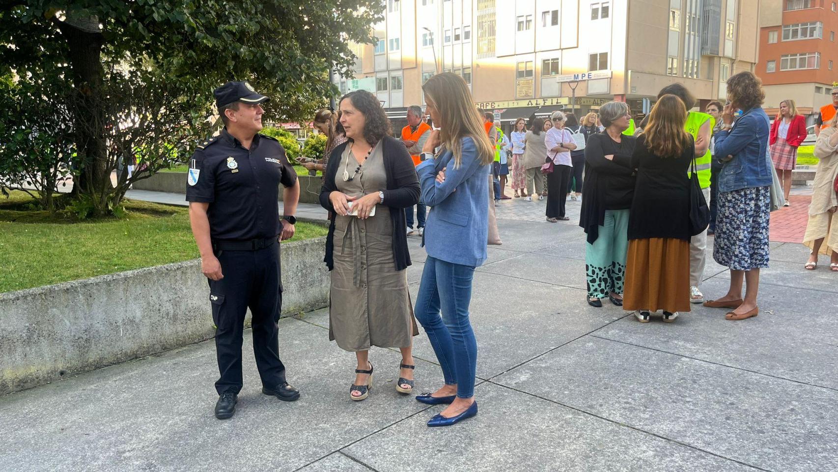 Más de 500 personas forman parte de un simulacro en el edificio de la Xunta en Monelos, A Coruña