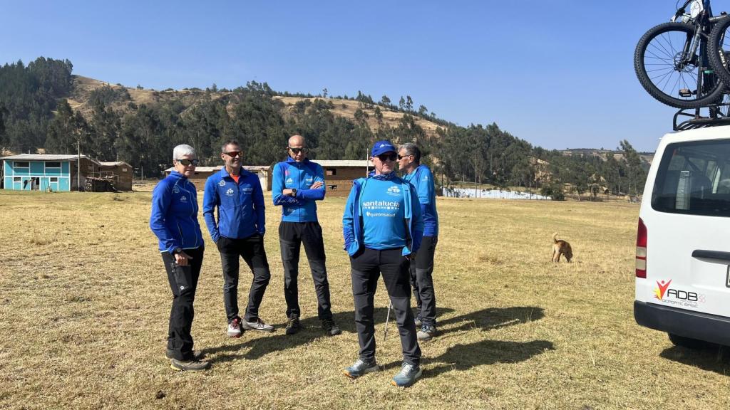 De izquierda a derecha: Pilar, Carlos, José Antonio, Pepe y Álvaro.