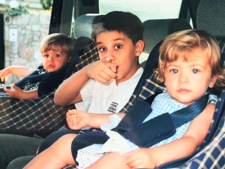 Otra de las fotografías que ha compartido Andrea Paredes, de los hermanos cuando eran pequeños.