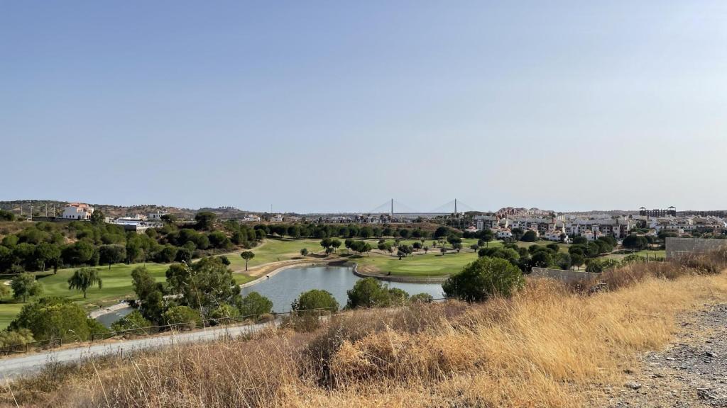 Vistas desde uno de los cerros de Costa Esuri.