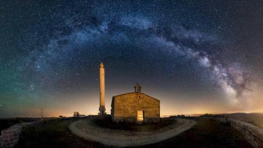 Entorno del Monte do Faro en una noche estrellada