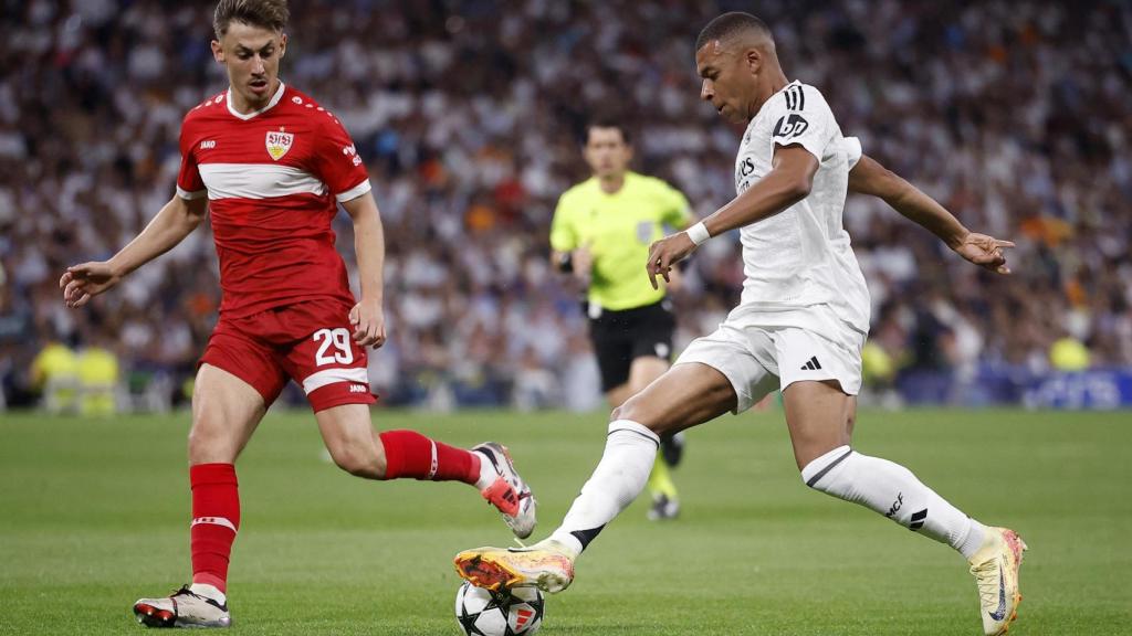 Mbappé, con el balón en el partido de Champions.