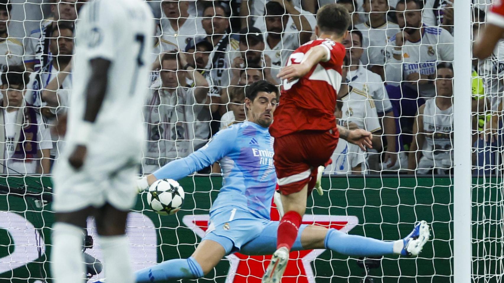 Courtois, en una de sus intervenciones ante el Stuttgart en Champions.