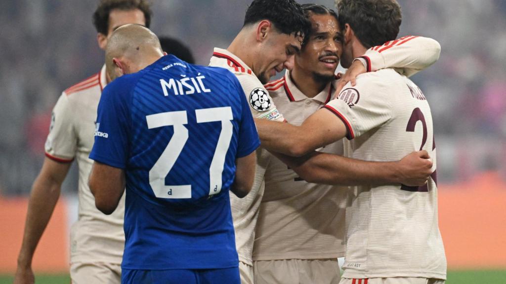 Sané celebra con sus compañeros uno de los goles ante el Dinamo de Zabreg.