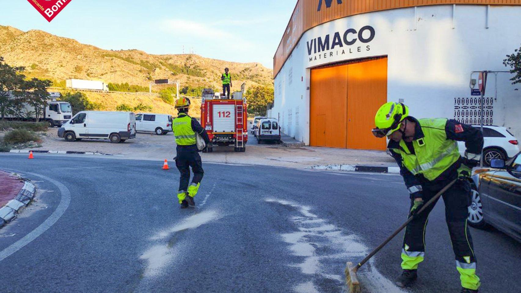 Una reciente actuación del equipo del Consorcio provincial de bomberos en Villena.