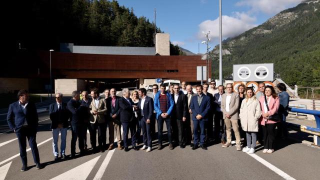 El Pirineo aragonés y francés se ha manifestado en Canfranc por la apertura del túnel del Somport