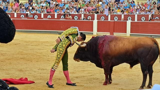 José Fernando Molina en plena faena en la Feria de Albacete. Foto: Javier Ruiz.