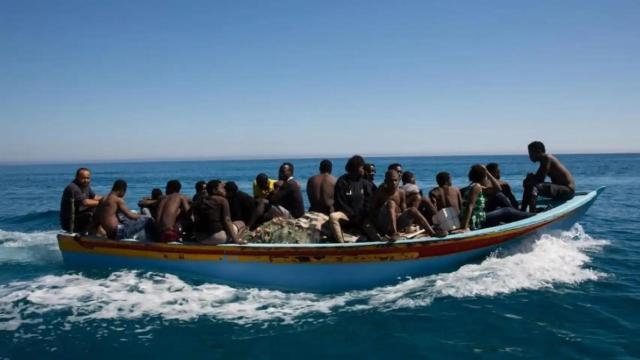 Una patera de camino a la costa española.