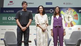 Esperanza Vera y Santiago Jiménez, junto a la moderadora Marta Colomina.